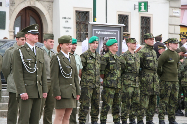 Diváci se mohli seznámit se současnou podobou uniforem, které jsou v běžné výbavě naší armády 