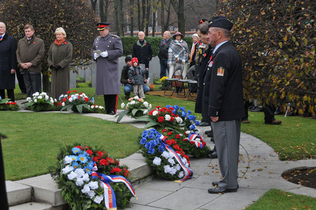 Spolu s představiteli Commonwealthu se ceremonilálu zúčastnili také zástupci Československé obce legionářské, Českého svazu bojovníků za svobodu a další hosté