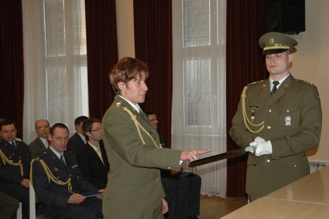 Na Fakultě vojenských technologií ukončilo doktorské studium devět absolventů (1)