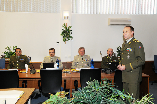  Rektor-velitel Univerzity obrany brig. gen. Bohuslav Přikryl při prezentaci univerzity.