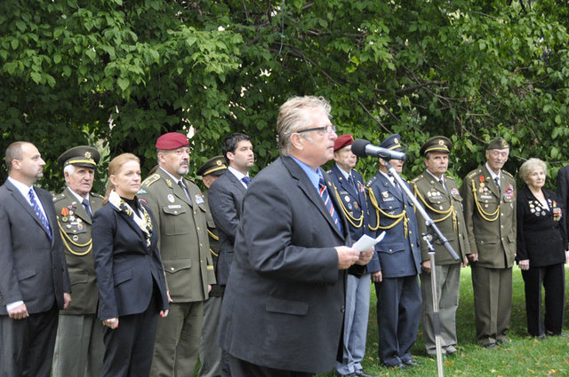 Hrdinství letců ve Slovenském národním povstání a mezinárodní účast v něm připomněl v projevu plukovník v.v. Jan Novák