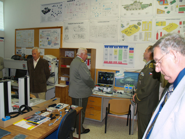 Prohlídka laboratoří v kasárnách Šumavská 
