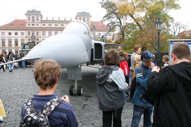 Výstavě vévodí maketa nadzvukového letounu JAS-39 Gripen