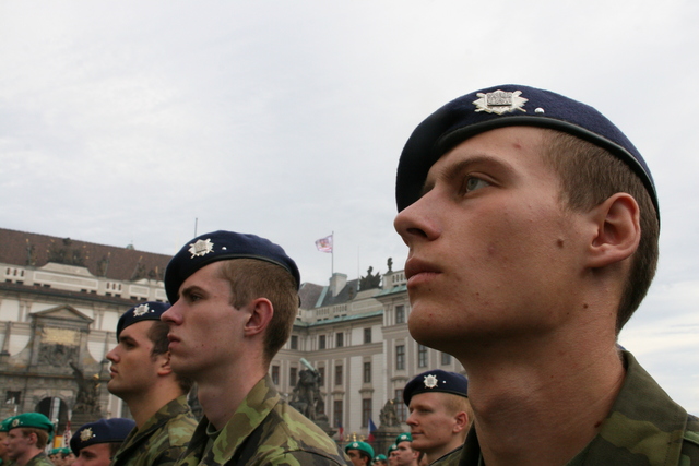 Na Hradčanském náměstí přísahali noví vojáci Armády České republiky