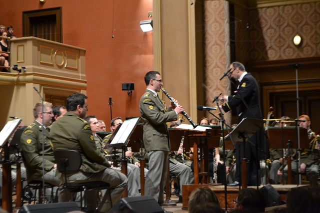 Npor. Martin Beneš předvedl své umění s klarinetem