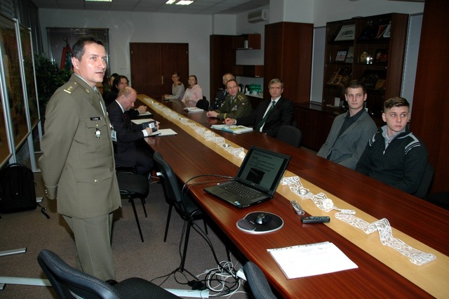 Prezident Studentského klubu pplk. Petr Hrůza prezentuje činnost klubu