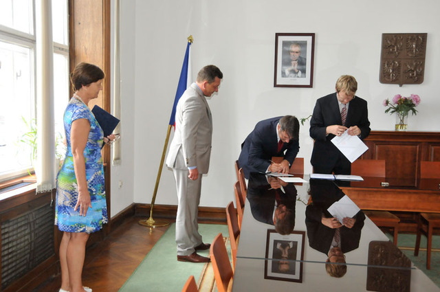 ... a nezbytné formality, které vyžaduje zákon