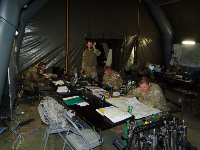  Hlavními pomůckami jsou počítačové sítě, spojovací prostředky a mapy