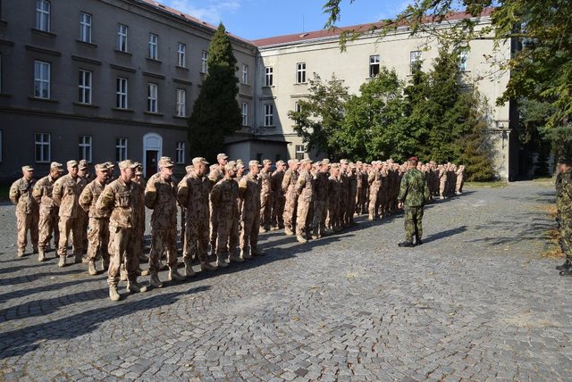  Plukovník Švejda vojákům přiblížil také jednotlivé fáze operace Resolute Support