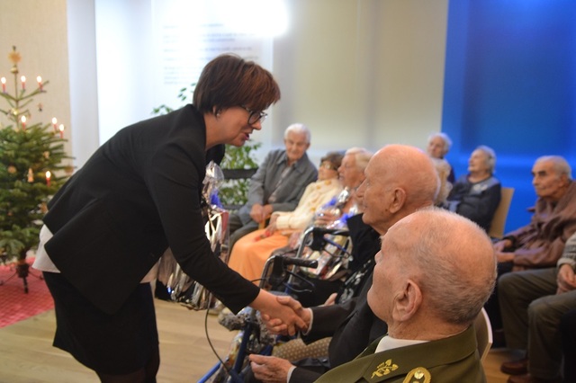 Náměstkyně ministra obrany Alena Netolická popřála válečným veteránům krásné vánoční svátky