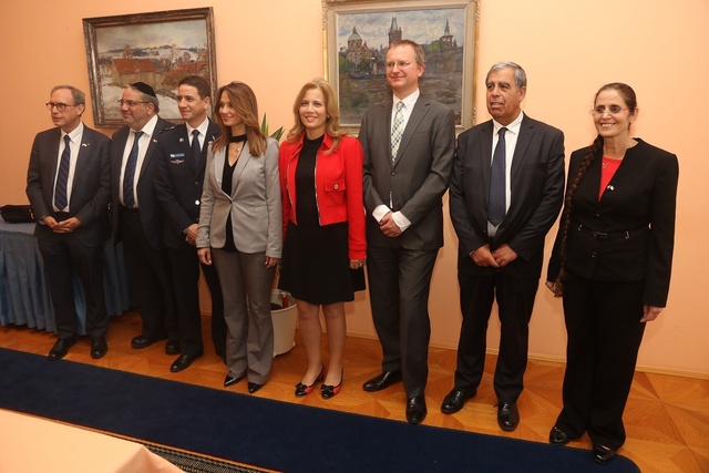 Z přijetí Izraelců NMO Koštovalem