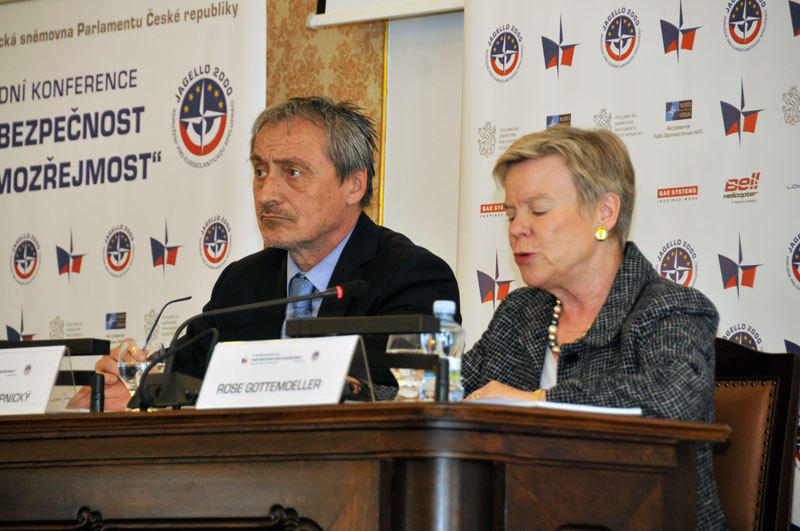 Z projevu zástupkyně generálního tajemníka NATO Rose Gottemoelllerové, kterou doprovázel ministr Martin Stropnický