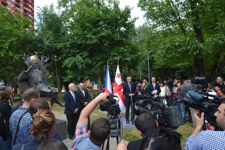Odhalení sochy Václava Havla proběhlo za mimořádného zájmu médií