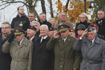 Slavnostní přehlídky se zúčastnili i váleční veteráni