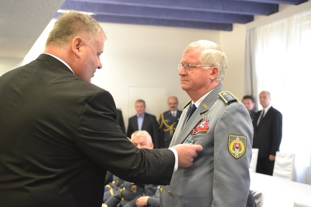 Odznakem armádního generála Karla Janouška byl oceněn vojenský historik pplk. v. v. Petr Švanda