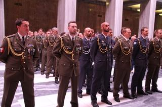 Ocenění vojáci při slavnostním nástupu v Národním památníku na Vítkově