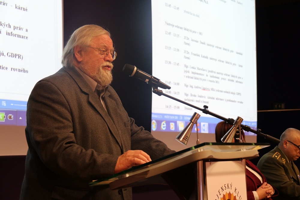 Na konferenci vystoupil i filozof, pedagog, politik a signatář Charty 77 Daniel Kroupa
