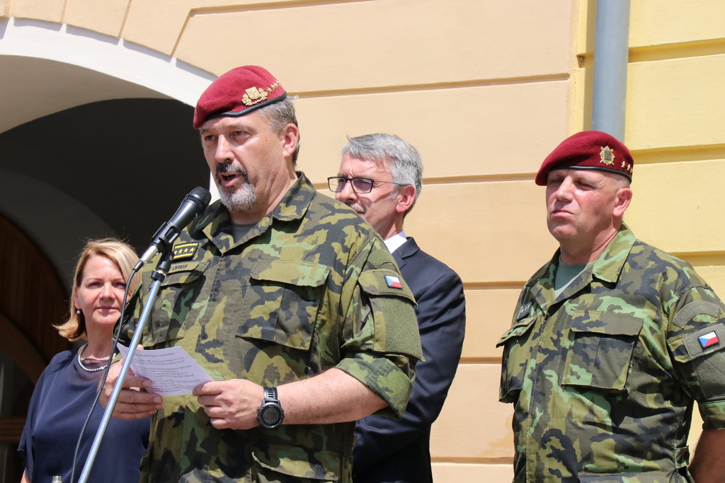 Náčelník GŠ AČR armádní generál Aleš Opata při svém projevu v Žatci