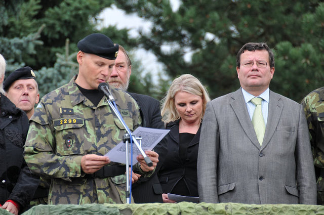 Projev nového velitele posádky Tábor pplk. Romana Bise