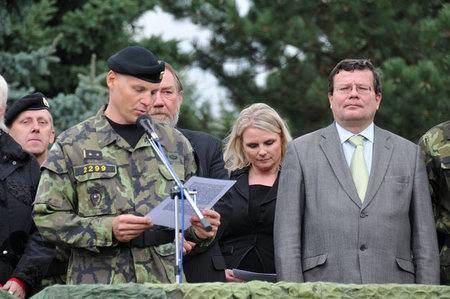 Projev nového velitele posádky Tábor pplk. Romana Bise