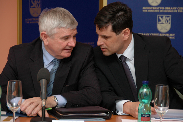 Ředitel sekce personální Vladimír Karaffa (vlevo) a náměstek Michael Hrbata 
