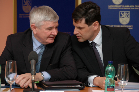 Ředitel sekce personální Vladimír Karaffa (vlevo) a náměstek Michael Hrbata 