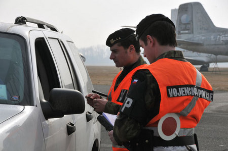 Kontrola dokladů řidiče civilního vozidla