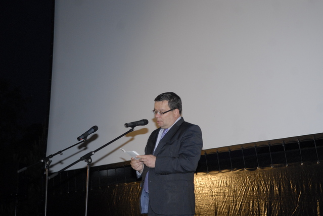 Ministr obrany Alexandr Vondra při slavnostním projevu před začátkem filmu Lidice