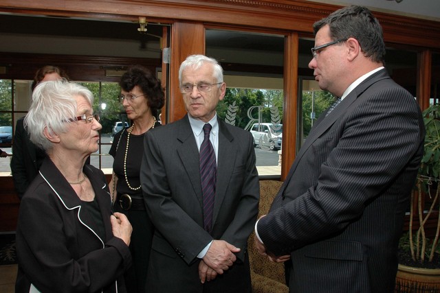 Alexandr Vondra se Zdenou Mašínovou a Josefem Mašínem