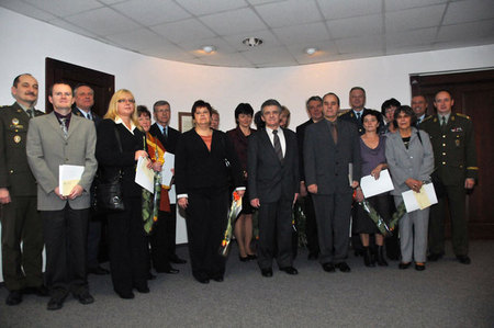 Společná fotografie oceněných a představitelů GŠ AČR