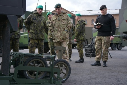 Velitel pozemní části aliančních Sil velmi rychlé reakce navštívil liberecké chemiky