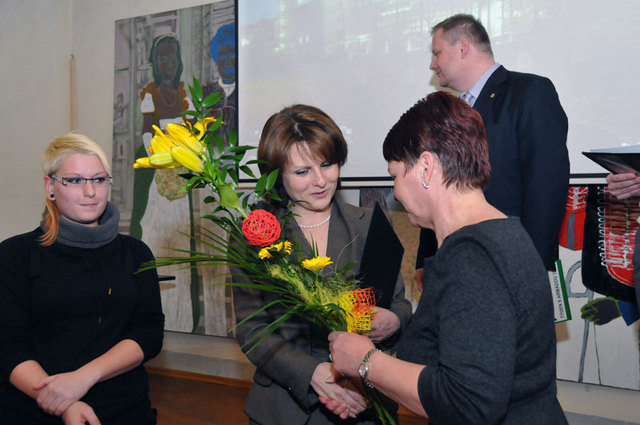 Ředitelka odboru komunikace a propagace Ministerstva obrany ČR Jana Malíková převzala cenu ve druhé kategorii za akci nazvanou Týden s armádou