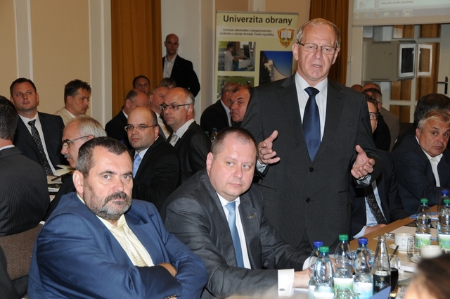 Diskuse k problematice exportní politiky a vydávání exportních povolení
