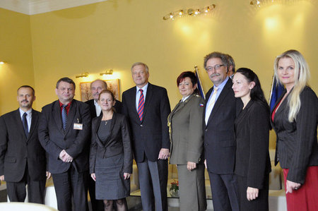 Společná fotografie účastníků neformálního setkání na Ministerstvu obrany ČR (2)