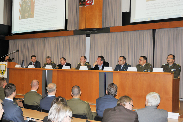 Management Univerzity obrany s hosty
