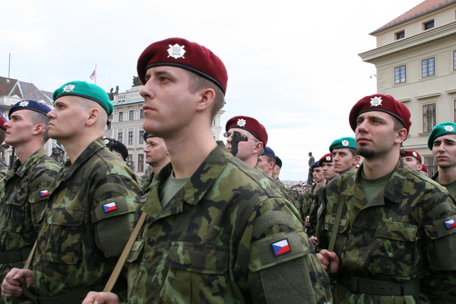 Na Hradčanském náměstí přísahali noví vojáci Armády České republiky