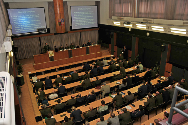 Průběh workshopu absolventů UO