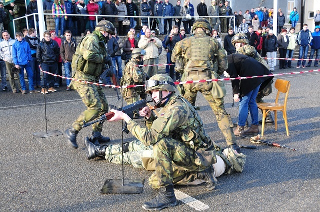 Osvobození rukojmího členy skupiny Commandos
