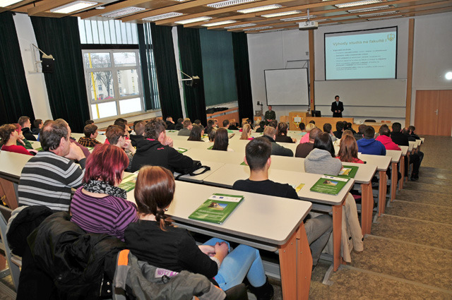 Prezentace Fakulty vojenského leadeshipu