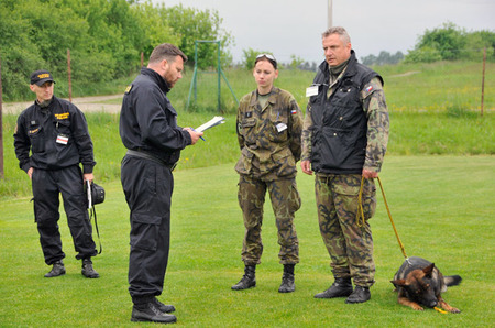 Tentokrát rozhodčí závodníkovi z Centra vojenské kynologie Chotyně udělil 66 bodů