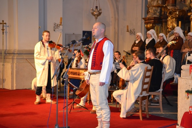 Vojenský umělecký soubor Ondráš se svými sólisty uvedl vánoční koncert