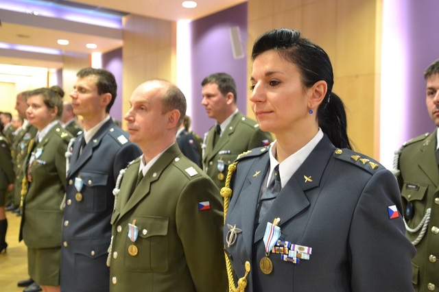 Příslušníci AČR převzali ocenění po návratu ze zahraničních operací