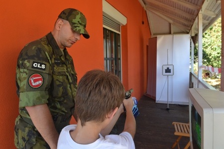 Velkým tahákem Posádkového velitelství Praha byla laserová střelnice