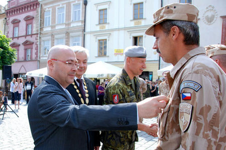 Předání vyznamenání (3)