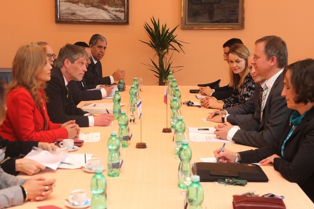 Z přijetí Izraelců NMO Koštovalem