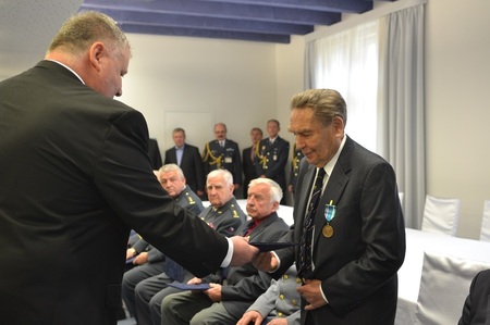 Náměstek ministra obrany Antonín Rada vyznamenal pplk. v. v. Jiřího Kafku