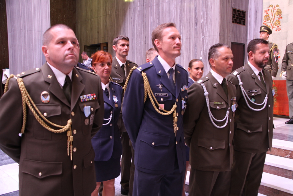 Minutou ticha uctili všichni přítomní památku na vojáky, kteří padli před několika dny v Afghánistánu