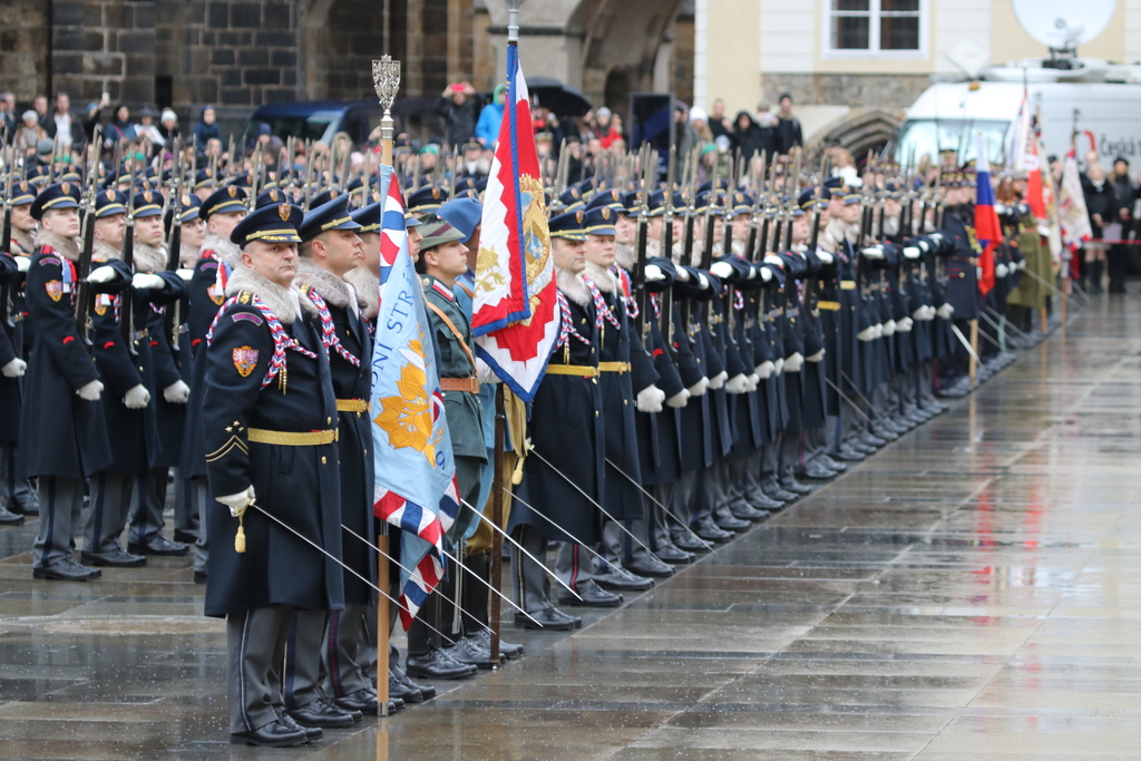Příslušníci Hradní stráže při slavnostním aktu k 100. výročí svého vzniku