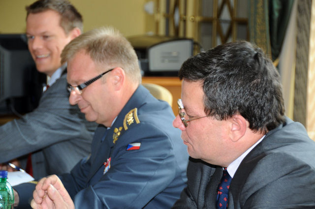 Alexandr Vondra a armádní generál Vlastimil Picek