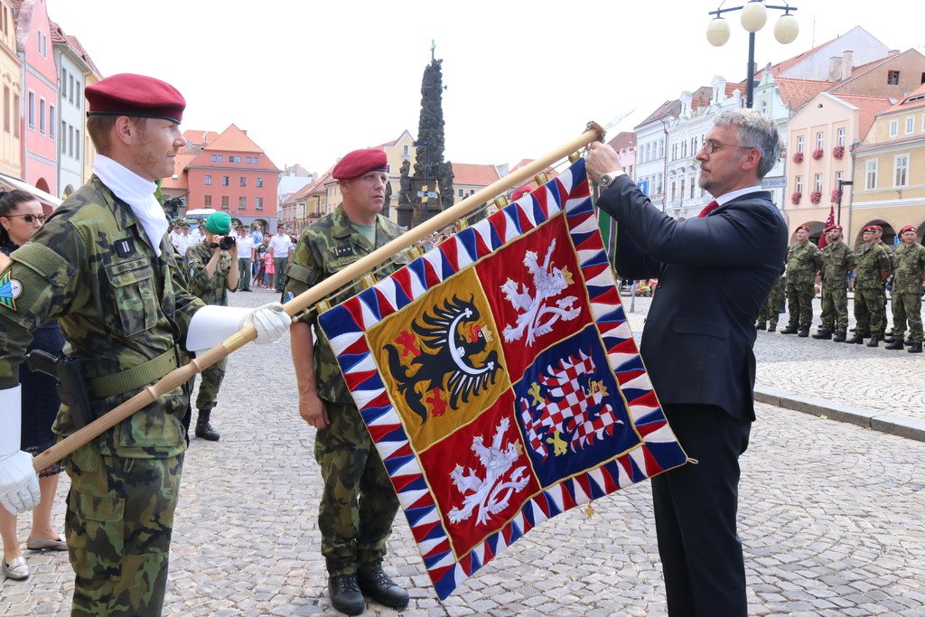Nejvyšším vyznamenáním „Záslužným křížem MO I. stupně“ a stuhou na bojový prapor ocenil ministr obrany Lubomír Metnar 4. brigádu rychlého nasazení